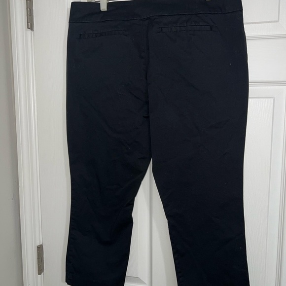 New York &CompanyEXCELLENT CONDITION!Black slacks with fitted waist. Size 14 - Picture 7 of 11